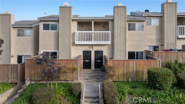 Detail Gallery Image 2 of 46 For 1006 Palm Ln, Redondo Beach,  CA 90278 - 2 Beds | 2 Baths