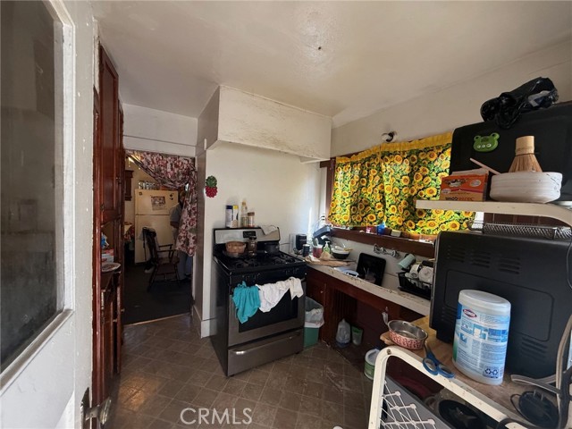 Detail Gallery Image 17 of 20 For 860 W 54th, Los Angeles,  CA 90037 - – Beds | – Baths