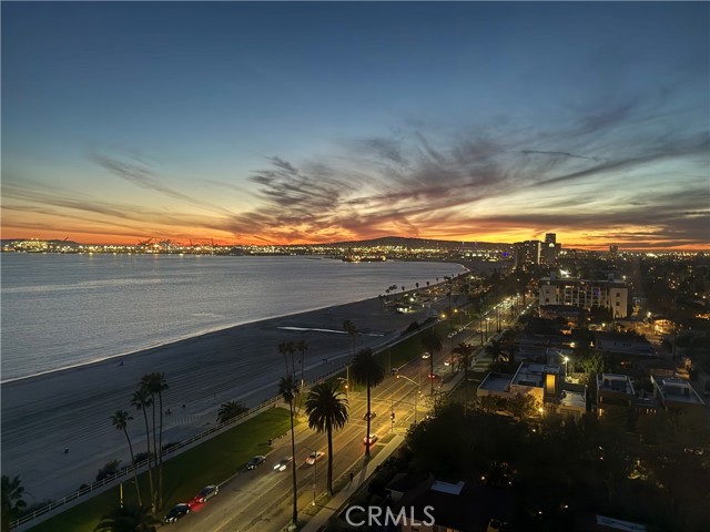 2999 E Ocean Boulevard, Long Beach CA: https://media.crmls.org/medias/64ecaa9a-ad4e-4fa5-9148-9a6db836c9af.jpg