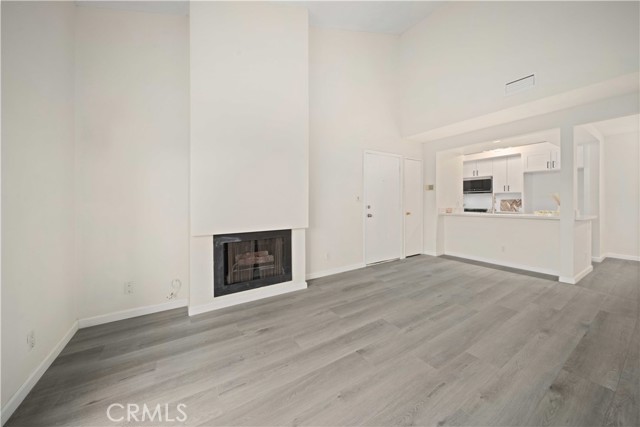 Detail Gallery Image 4 of 23 For 9714 Sepulveda Bld #202,  North Hills,  CA 91343 - 2 Beds | 2 Baths