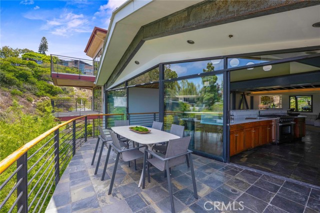 686 Diamond Street, Laguna Beach CA: https://media.crmls.org/medias/64ef041f-edc4-4031-85aa-d3904b7850ab.jpg