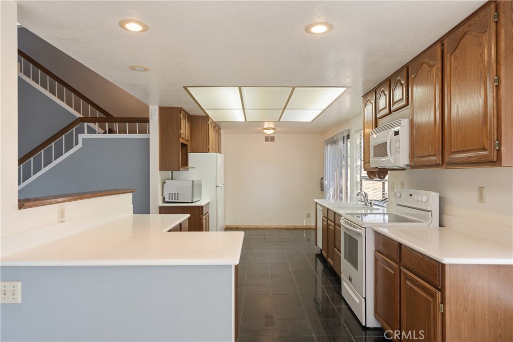 https://media.crmls.org/medias/64ef275e-f545-4218-a6c5-a198da4b7d96.jpg?preset=X-Large
