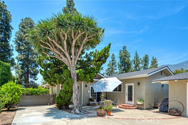 430 N Canyon Boulevard, Monrovia CA: https://media.crmls.org/medias/64f02749-4e3c-436f-98b8-8543daa048aa.jpg