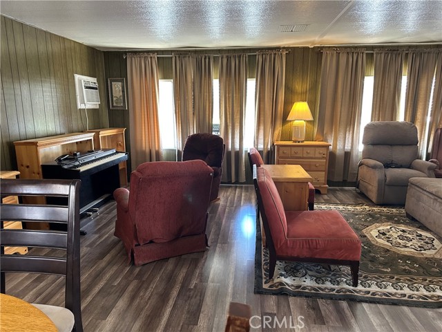 332 N LYON Avenue, Hemet CA: https://media.crmls.org/medias/64f0fb74-bc78-413a-b248-0529c74239b5.jpg