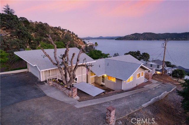 13041 San Joaquin Avenue, Clearlake CA: https://media.crmls.org/medias/64f1d03b-cc83-427e-b3cb-65cec5f643cc.jpg