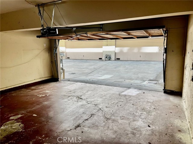 Detail Gallery Image 29 of 40 For 19451 Sherman Way #501,  Reseda,  CA 91335 - 3 Beds | 2/1 Baths