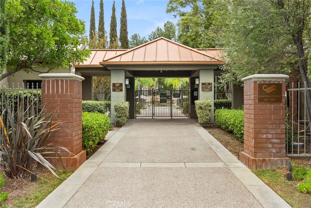 https://media.crmls.org/medias/64f3c199-4190-4a01-98de-9694e82d4c67.jpg?preset=X-Large