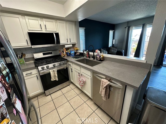 Detail Gallery Image 6 of 21 For 6951 E Gage Ave, Commerce,  CA 90040 - 2 Beds | 2/1 Baths