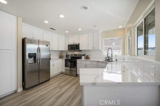 Detail Gallery Image 15 of 29 For 16495 Stevens Ave, Lake Elsinore,  CA 92530 - 3 Beds | 2/1 Baths