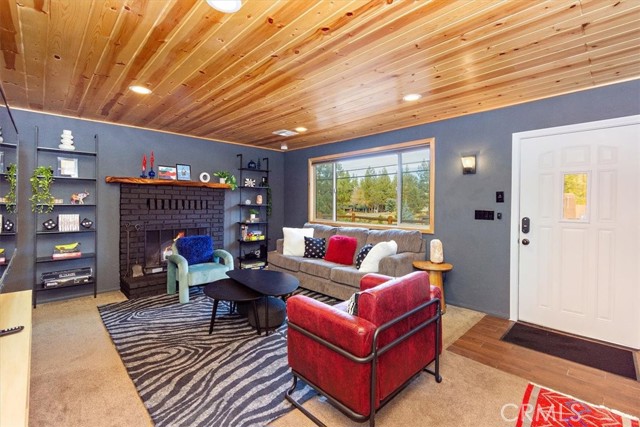 43201 Sand Canyon Road, Big Bear Lake CA: https://media.crmls.org/medias/64f49c59-0c1f-47aa-8919-f549244ec7ef.jpg