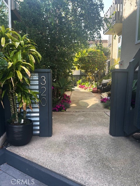 Detail Gallery Image 4 of 36 For 320 12th St #5,  Seal Beach,  CA 90740 - 2 Beds | 1/1 Baths