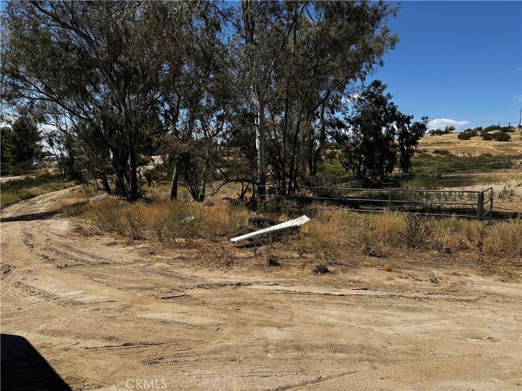 https://media.crmls.org/medias/64f5637b-6070-4baa-bbd9-4d5511973061.jpg?preset=X-Large