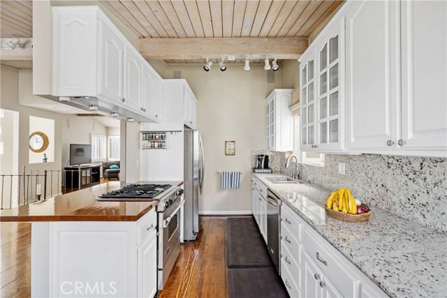 319 26th Place, Manhattan Beach, California 90266, 3 Bedrooms Bedrooms, ,2 BathroomsBathrooms,Residential,Sold,26th,SB22115573