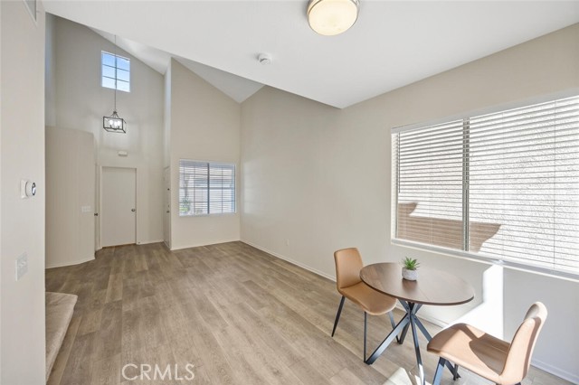 Detail Gallery Image 8 of 43 For 1868 Day Lily Ln, Simi Valley,  CA 93065 - 3 Beds | 2/1 Baths