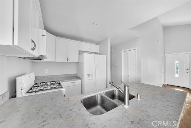27551 Brookside Lane, San Juan Capistrano CA: https://media.crmls.org/medias/64f751e6-14e6-4fcb-8325-a49d585c7afe.jpg