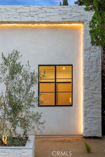 17827 Miranda Street, Encino CA: https://media.crmls.org/medias/64f7bce6-bcf7-4858-9bfe-f8fb064712b8.jpg