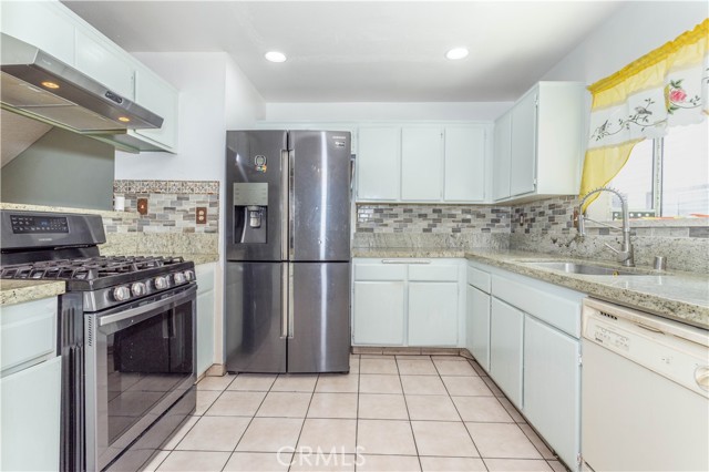 Detail Gallery Image 6 of 18 For 11150 Glenoaks #160,  Pacoima,  CA 91331 - 3 Beds | 2 Baths