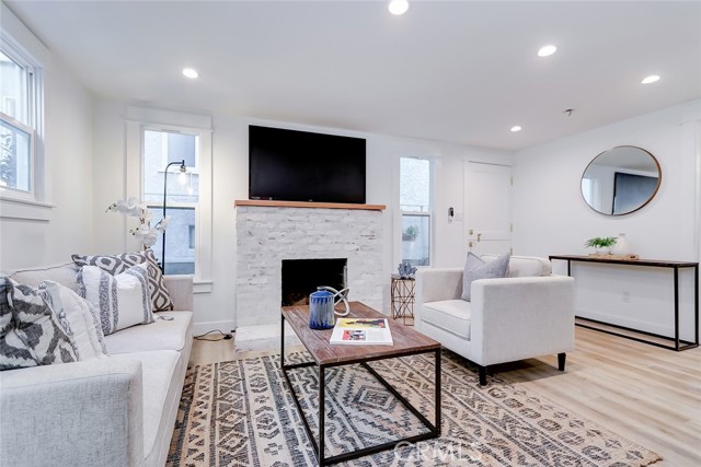 120 36th Place, Manhattan Beach, California 90266, 3 Bedrooms Bedrooms, ,2 BathroomsBathrooms,Residential,Sold,36th,SB23014621