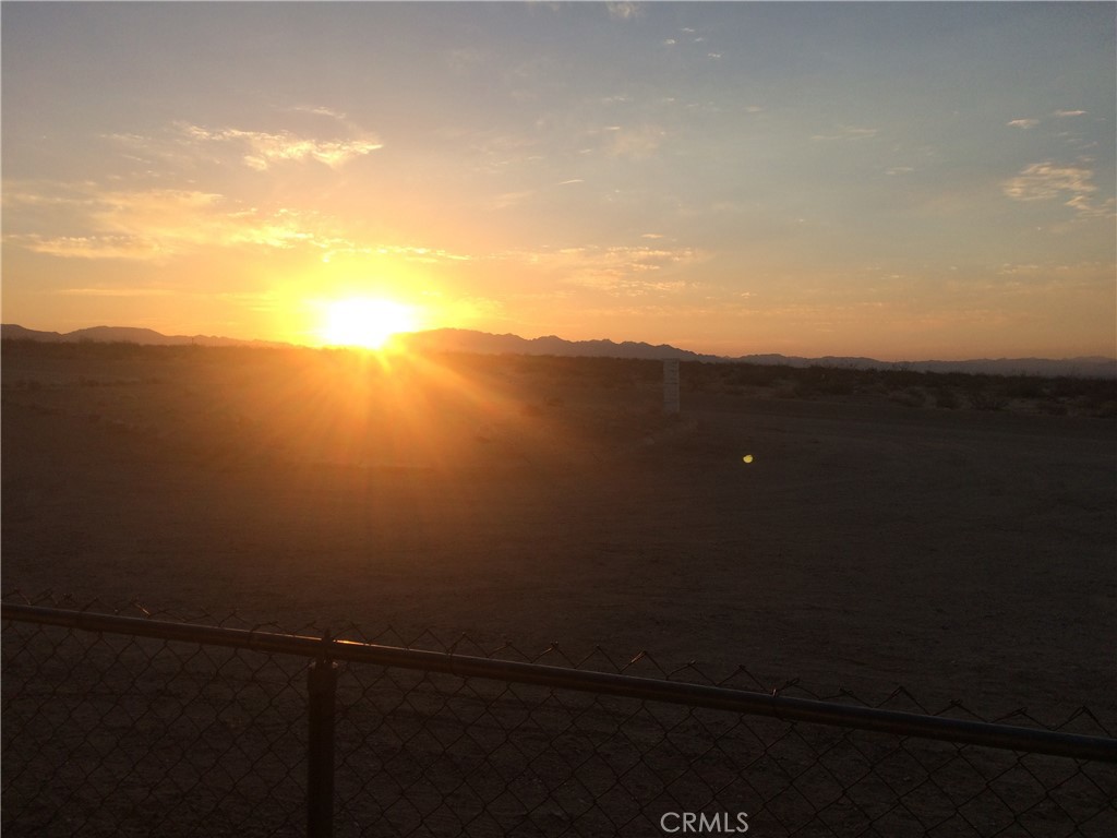 https://media.crmls.org/medias/64fa2461-0075-4913-b931-09d30615ab41.jpg?preset=X-Large