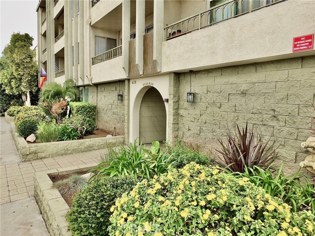 Detail Gallery Image 2 of 39 For 420 Redondo Ave #209,  Long Beach,  CA 90814 - 1 Beds | 1 Baths