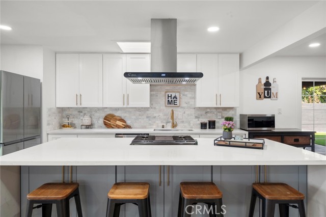 5228 E Minuet Lane, Anaheim CA: https://media.crmls.org/medias/64fa9be0-7d9b-4b54-9d27-7e23e1208147.jpg