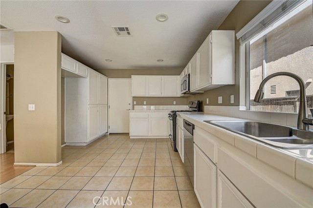 Detail Gallery Image 13 of 56 For 25329 Bayside Pl, Harbor City,  CA 90710 - 4 Beds | 2/1 Baths