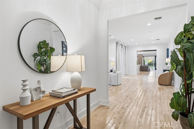 22953 Oxnard Street, Woodland Hills CA: https://media.crmls.org/medias/64fb9bff-9156-44f2-b201-7e0698f084b6.jpg