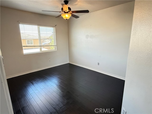 9093 Seal Beach Drive, Hesperia CA: https://media.crmls.org/medias/64fcdfb3-9e44-43c2-8012-46500e42875b.jpg