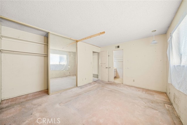 13208 Florwood Avenue, Hawthorne CA: https://media.crmls.org/medias/64fcf9b0-54cd-4638-98d5-2f85d00f3d76.jpg
