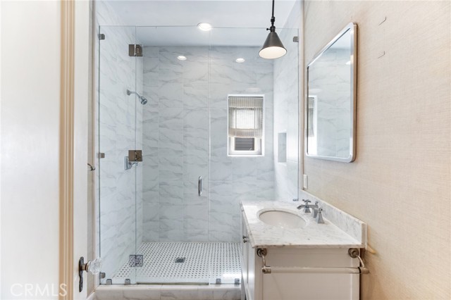 580 S Sweetzer Ave, Los Angeles CA: https://media.crmls.org/medias/64fde846-f946-41c9-9f72-e90fe75302d0.jpg