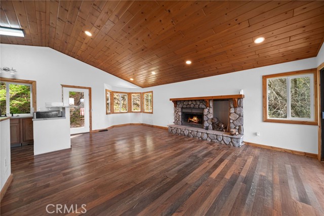 781 Arbula Drive, Crestline CA: https://media.crmls.org/medias/64fe3498-82f3-46f0-b0dd-657759e1b6f7.jpg