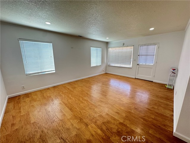 20608 Hawaiian Avenue, Lakewood CA: https://media.crmls.org/medias/64febe28-8ee3-418d-b2b7-bf21fea3866c.jpg