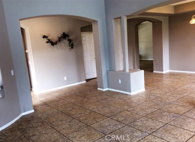 43 Valencia Lane, Redlands CA: https://media.crmls.org/medias/64ffc04a-db38-446f-985d-5158a2439926.jpg