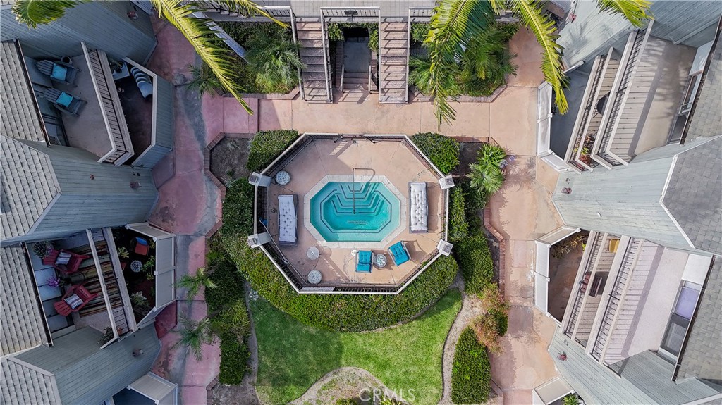 https://media.crmls.org/medias/650034c6-b256-45d7-805f-394a058dfb38.jpg?preset=X-Large