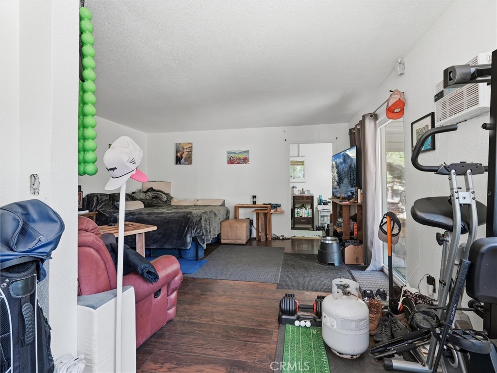 https://media.crmls.org/medias/65007efa-734b-429f-b5f6-484466d24f29.jpg?preset=X-Large