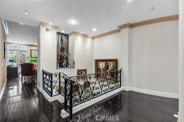 3724 Winford Drive, Tarzana CA: https://media.crmls.org/medias/65008b92-c3e7-42de-bc48-c4709ae0a092.jpg