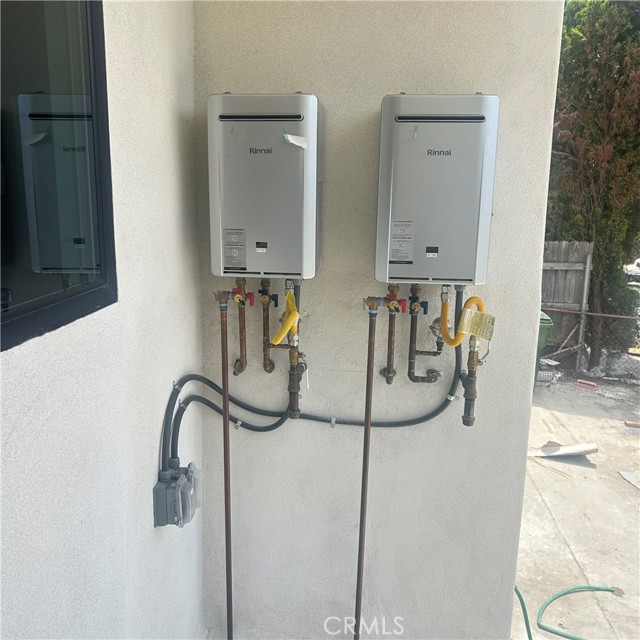 1167 N VIRGIL Avenue, Los Angeles CA: https://media.crmls.org/medias/65013b79-a63c-4dbd-8650-e922047c5273.jpg