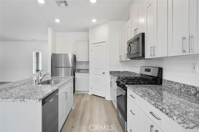 14857 Desert Lily Court, Apple Valley CA: https://media.crmls.org/medias/650188ac-5384-435c-9de4-45fbc80a31cd.jpg