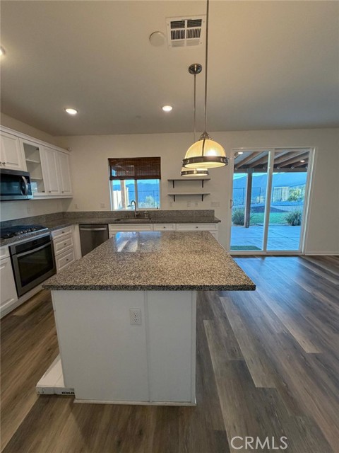 Detail Gallery Image 20 of 31 For 4009 Elderberry, Lake Elsinore,  CA 92530 - 5 Beds | 2/1 Baths