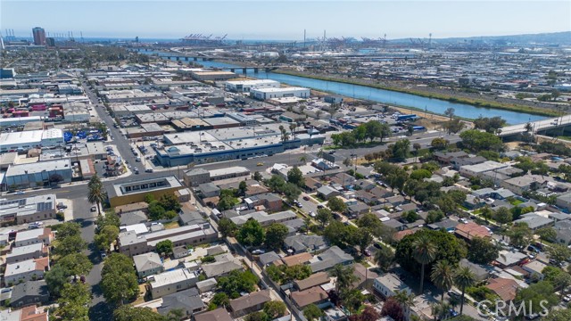 1876 Oregon Avenue, Long Beach CA: https://media.crmls.org/medias/6501f283-9de8-4b23-a381-c497e2062bdf.jpg
