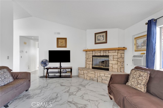 Detail Gallery Image 18 of 54 For 9788 9th Ave, Hesperia,  CA 92345 - 3 Beds | 3 Baths