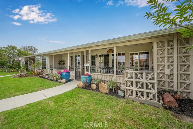 1621 Interlachen, Seal Beach CA: https://media.crmls.org/medias/65029c91-c63c-49ae-9bcf-50e4382fcb7d.jpg