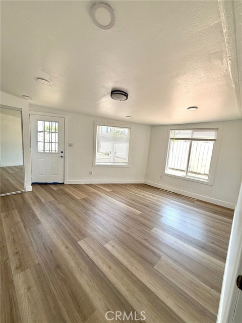 7062 Calvin Avenue, Reseda CA: https://media.crmls.org/medias/6503b982-a95e-4b0f-a447-7a4bf92c94d6.jpg