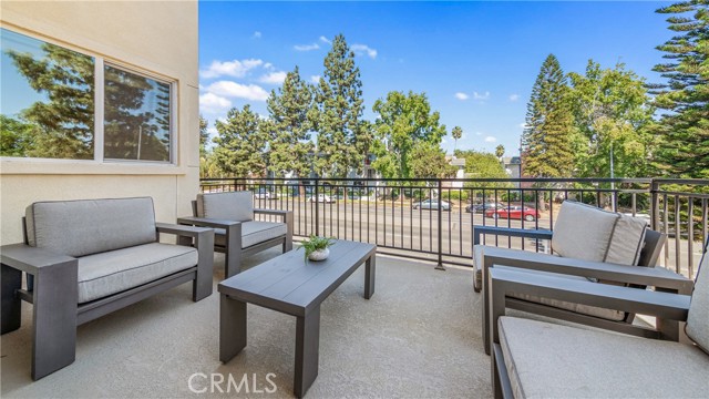 Detail Gallery Image 17 of 28 For 17154 Chatsworth St #3,  Granada Hills,  CA 91344 - 3 Beds | 2/1 Baths