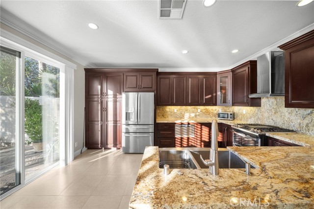 Detail Gallery Image 27 of 58 For 27641 Atlas Ln, Canyon Country,  CA 91351 - 4 Beds | 2/1 Baths