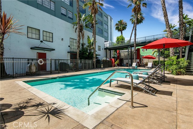 420 S San Pedro Street, Los Angeles CA: https://media.crmls.org/medias/65048ceb-f157-45a8-ac02-871a6b89865e.jpg