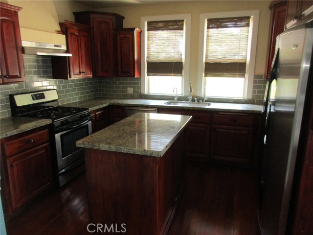 Detail Gallery Image 8 of 33 For 3275 Lime, Riverside,  CA 92501 - 4 Beds | 2/1 Baths