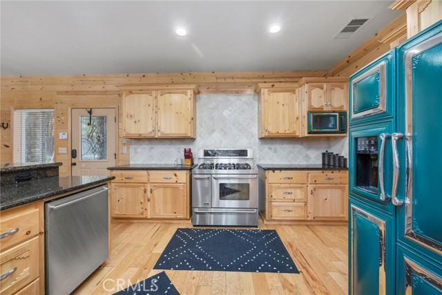 Detail Gallery Image 28 of 71 For 10820 Bonita Way, Wofford Heights,  CA 93285 - 4 Beds | 3 Baths