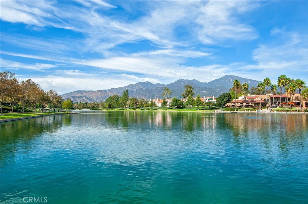 https://media.crmls.org/medias/6507a443-9884-4712-9178-ff114cb6139c.jpg?preset=X-Large