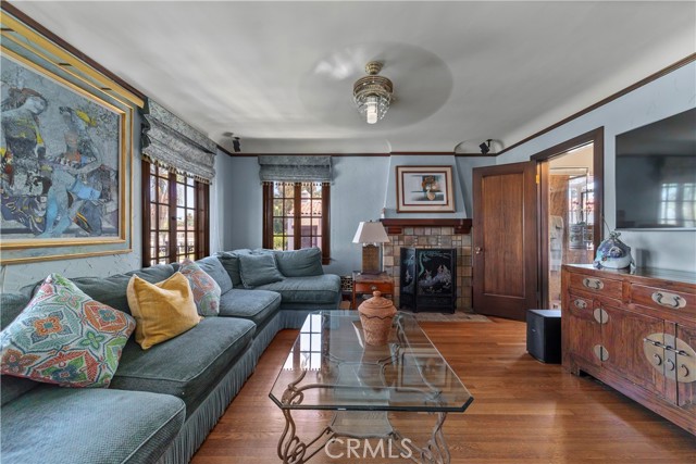 Plenty of entertaining and relaxing space in this lounging room